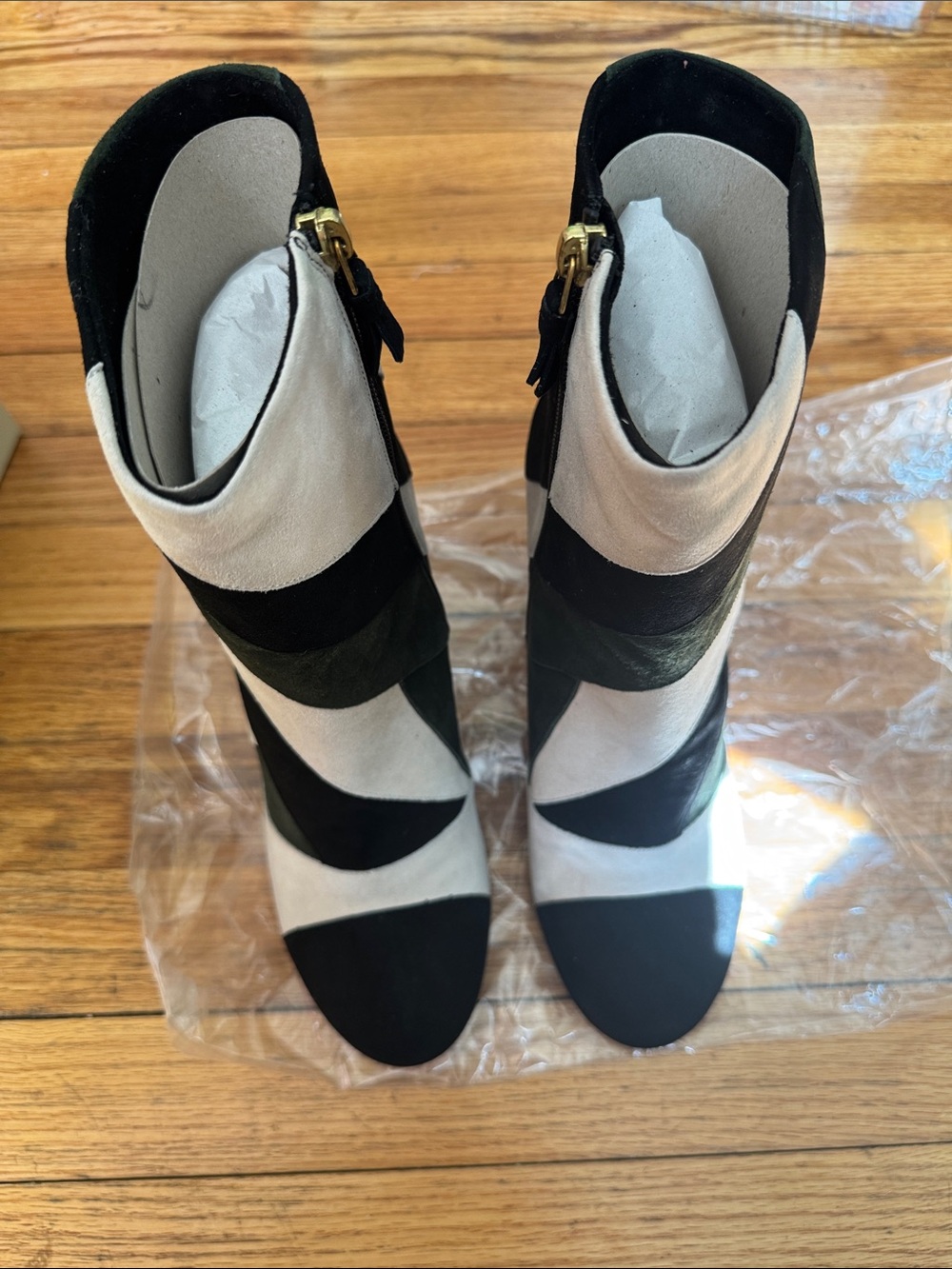 NEW Twinset direct from Italy Suede Ankle Boots in Black, Cream & Green